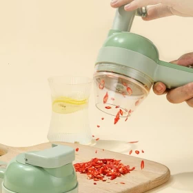 قطاعة الخضراوات الكهربائية 4 في 1 قابلة للشحن ، مطحنة ثوم أداة تقطيع الخضروات