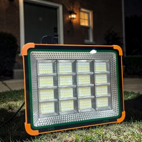 كشاف عمل LED قابل للشحن بالطاقة الشمسية مع لوح منفصل للاستخدام الخارج- حجم كبير