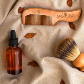 فرشاة شعر أطفال بمشط خشبي صغير ناعم وآمن، ذات جودة عالية ومضادة للكهرباء الساكنة، بحجم الجيب