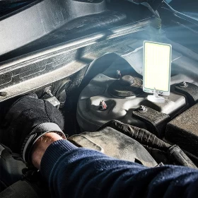 مصباح LED للتخييم مع قاعدة مغناطيسية – دوران 360°، COB متعدد الوظائف